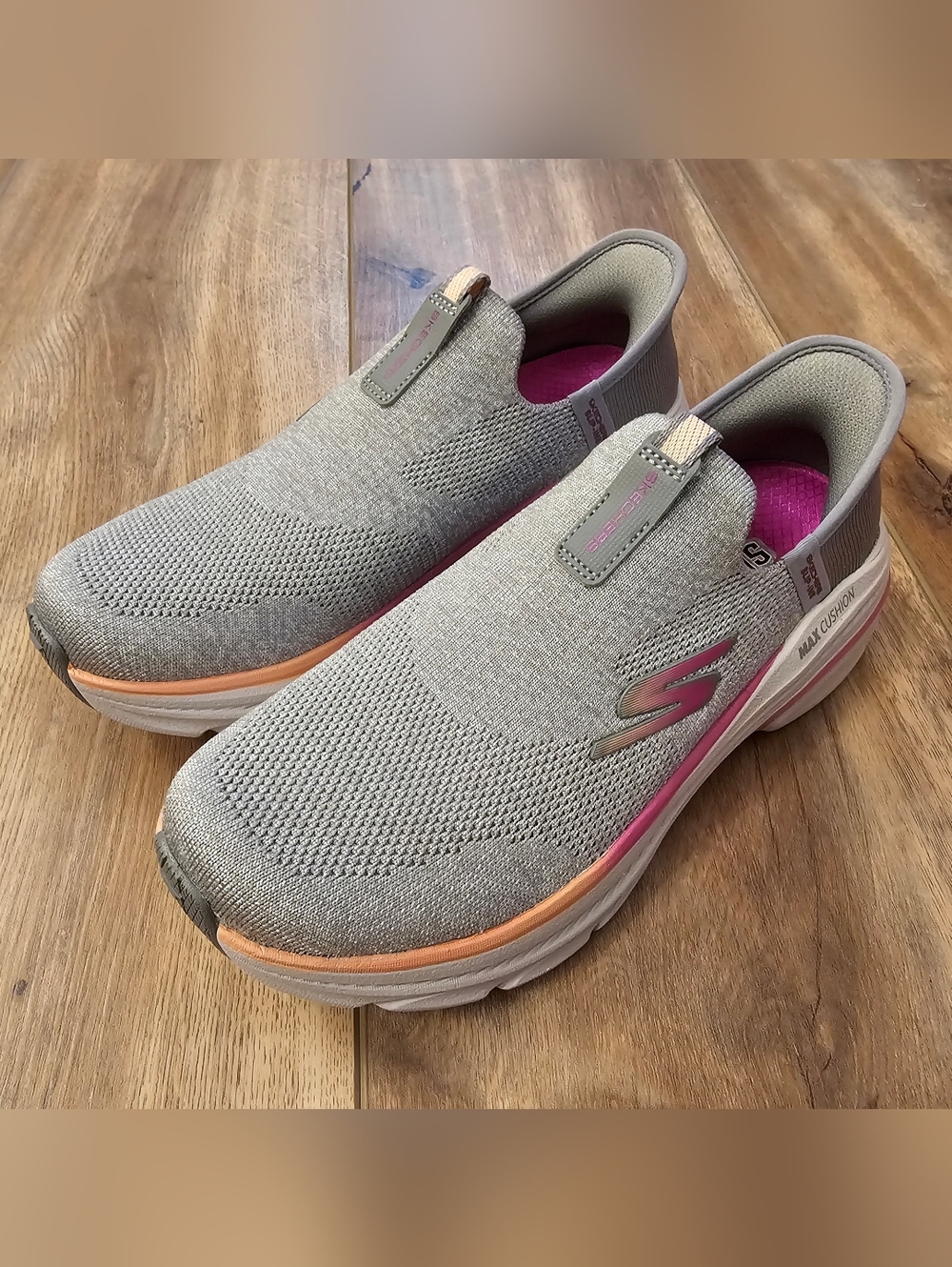 Skechers Women’s Max Cushioning Gray Arch Fit Slip-Ins Shoes - Size 8, Like New!